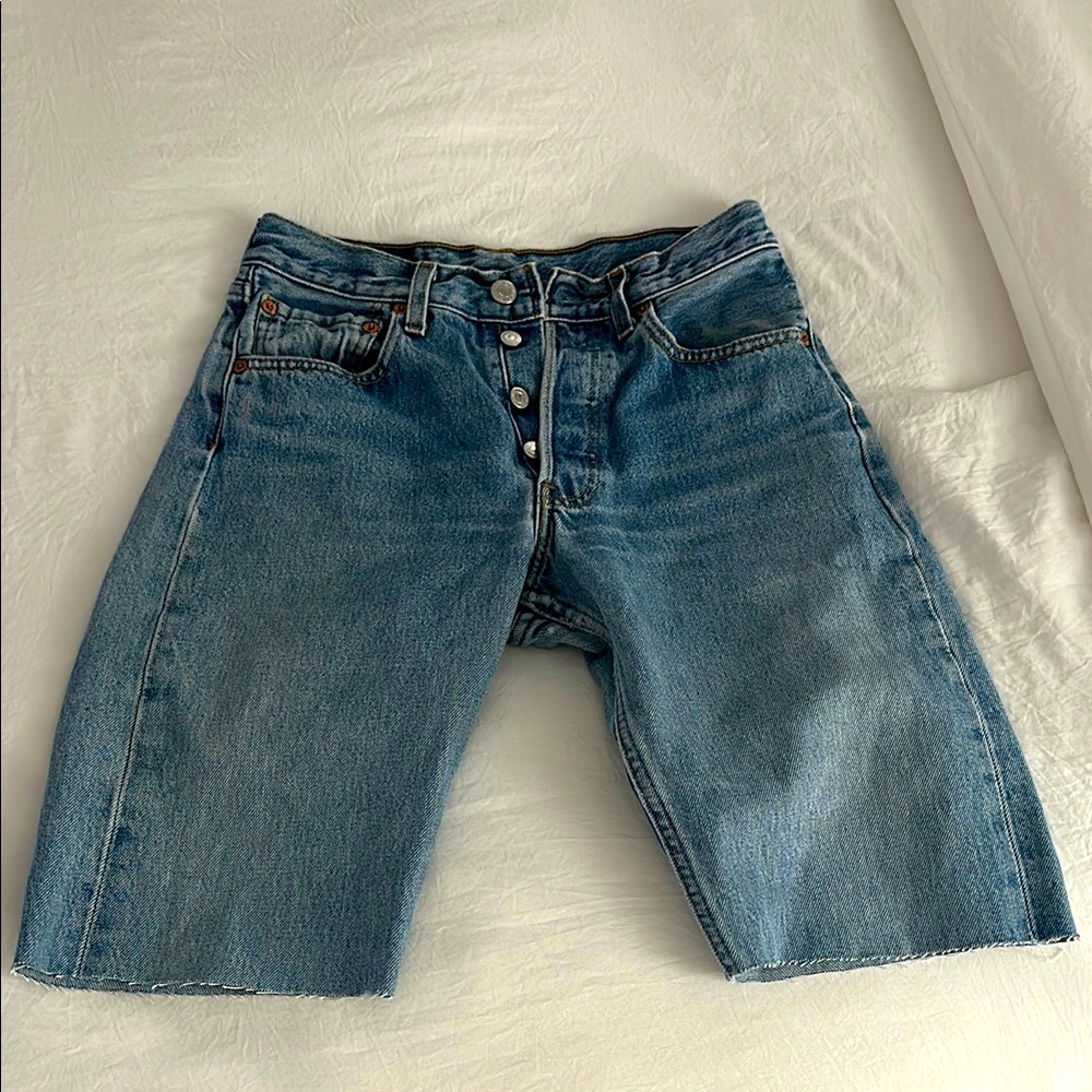 Vintage Levi’s denim Bermuda shorts tag says 27 real size 24
